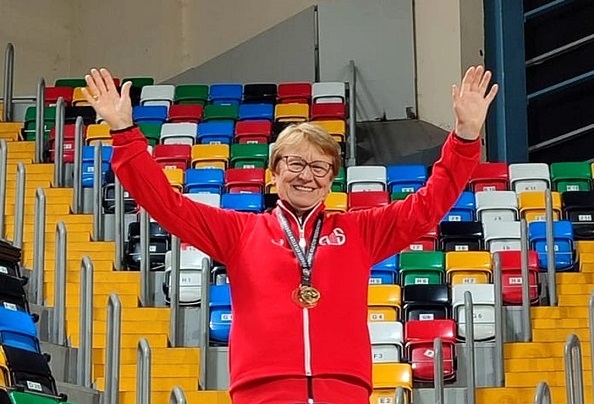 Antalyaspor’un Tecrübeli Atleti Çiçek Solon Şensoy’dan Pistlere Altın Dönüş