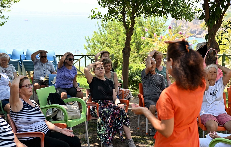 Muratpaşa’dan Parkinson hastalarına hareket desteği