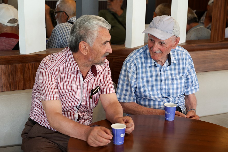 Emeklilerin buluşma noktası Emekli Kahveleri