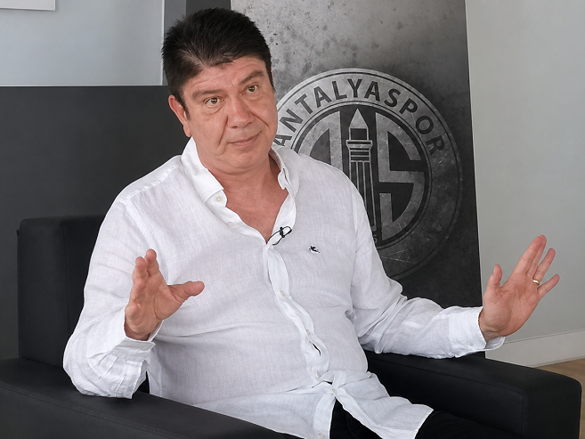 Menderes Türel’den hafriyat çıkışı: Birilerinin kasasını doldurdu!